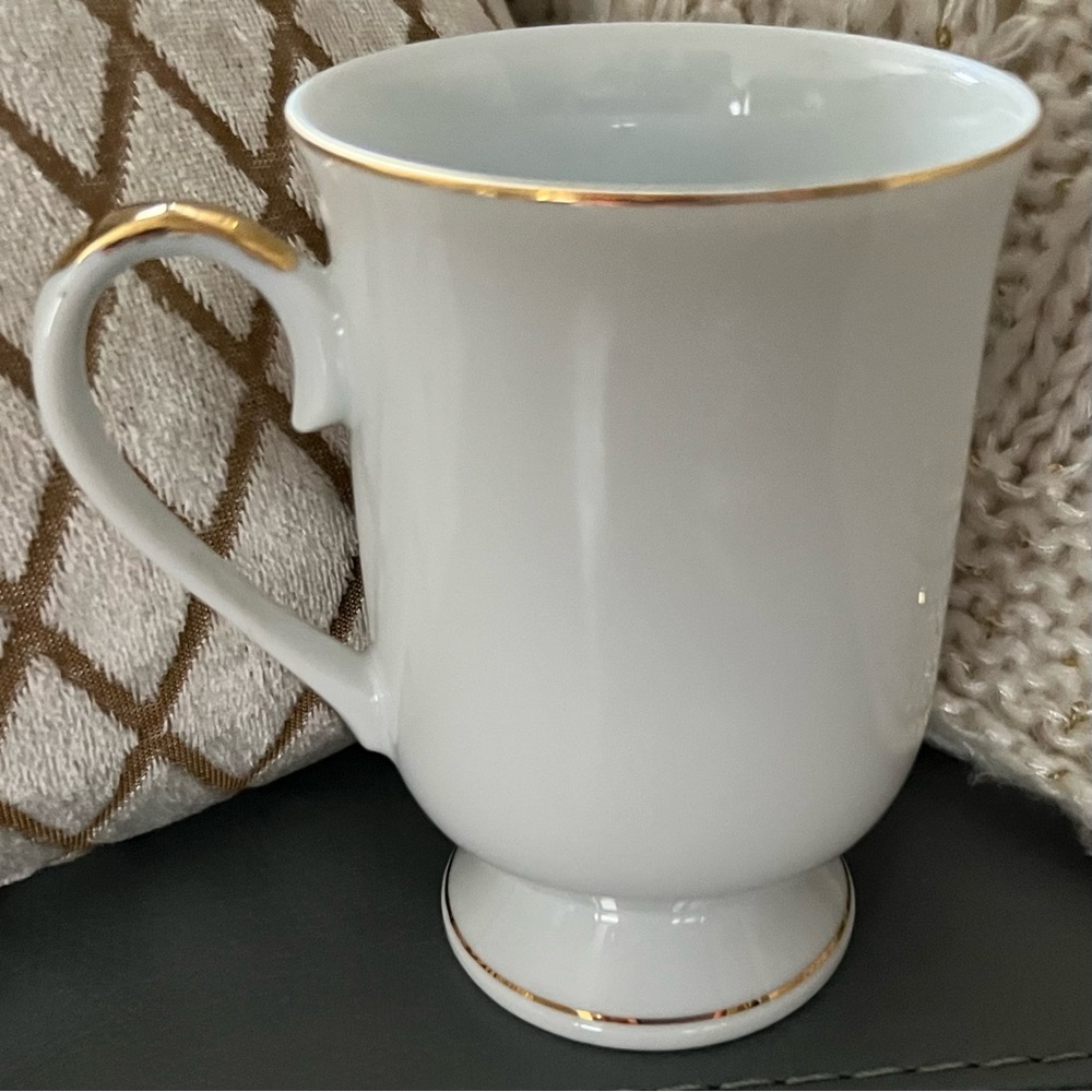 VINTAGE 1986 ALL THE TRIMMINGS 9 oz HOLLY & BERRIES Footed PORCELAIN MUG Cup - Picture 6 of 14